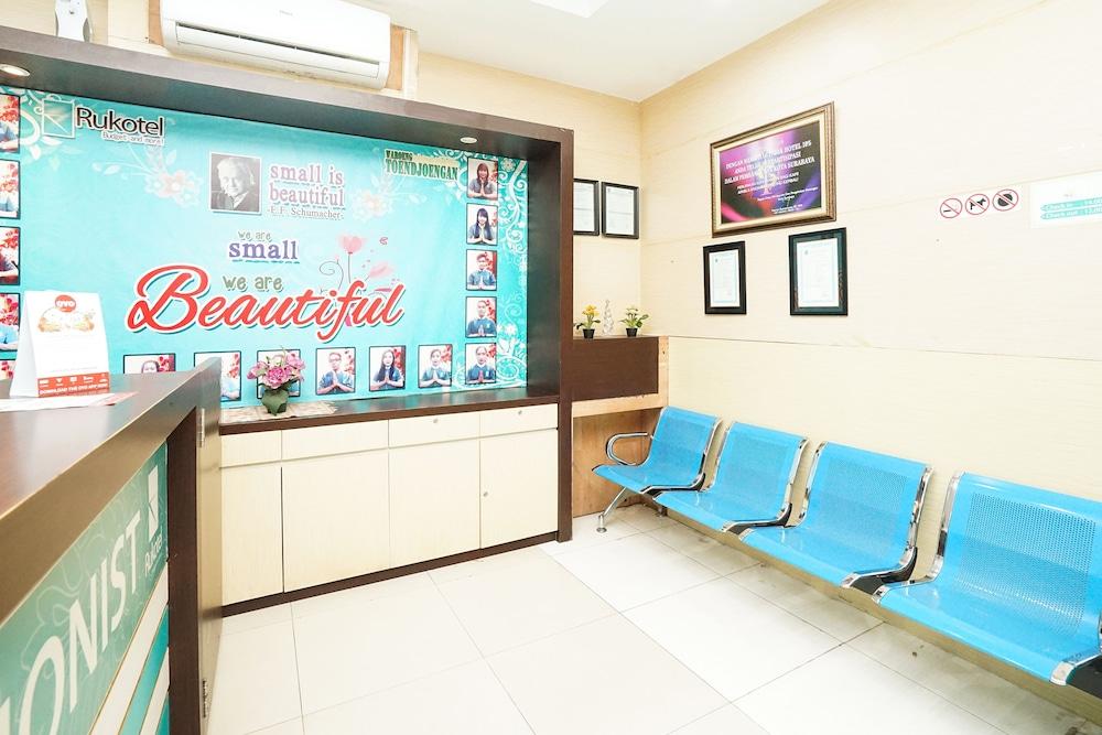 Oyo 277 Rukotel Near Rsu Adi Husada Undaan Kota Surabaya Eksteriør billede